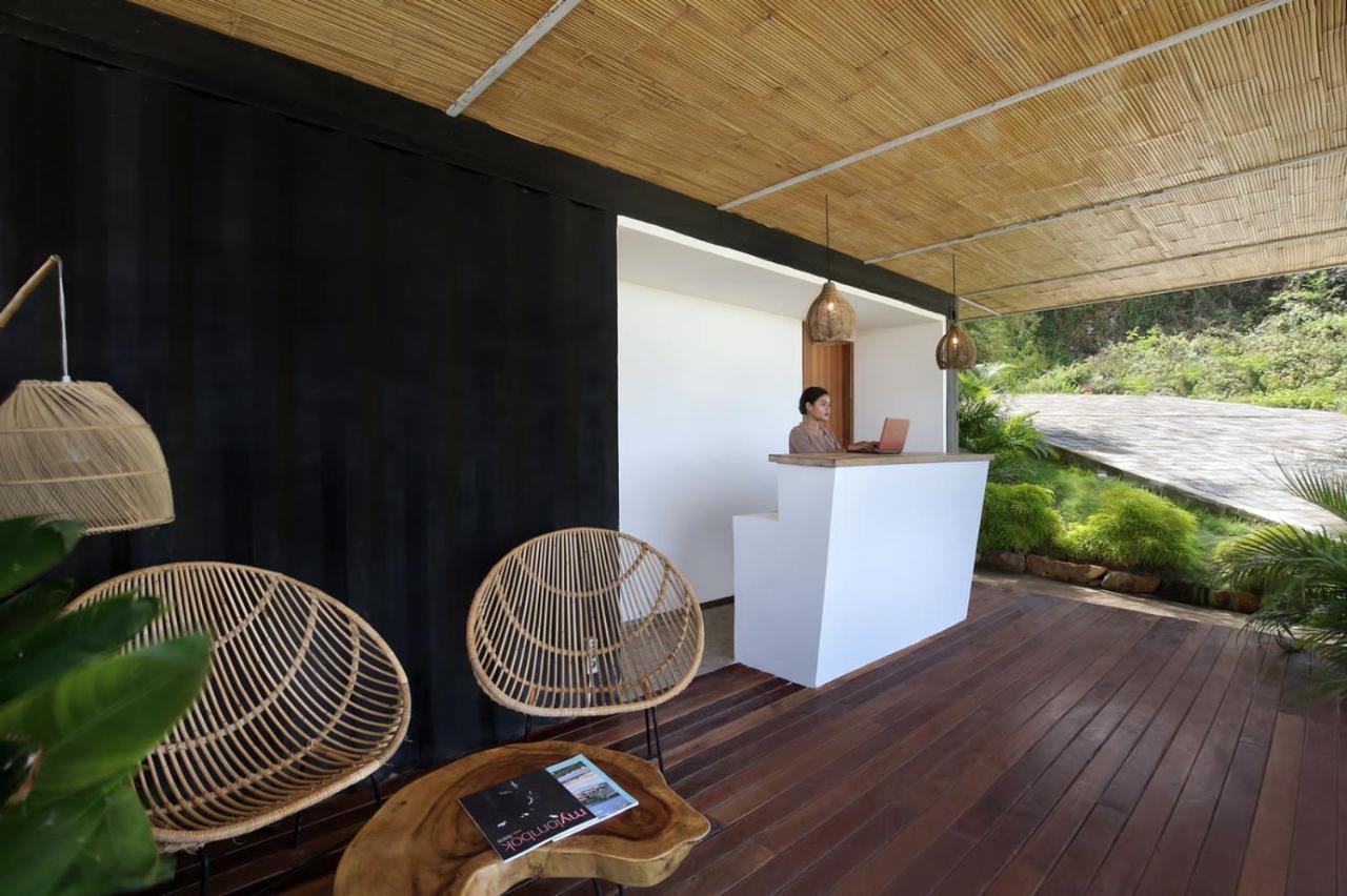 Telescope Resort Lombok Kuta  エクステリア 写真