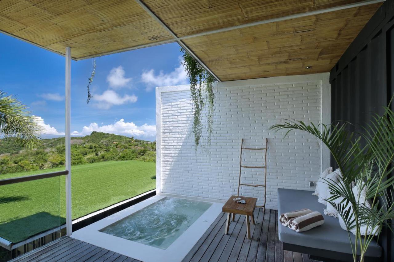 Telescope Resort Lombok Kuta  エクステリア 写真